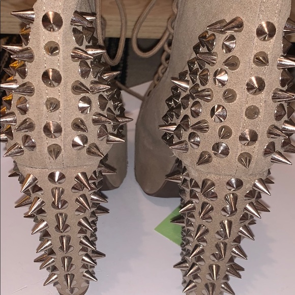 Jeffrey Campbell x Ann- Kathrin Kuhn - Picture 6 of 8